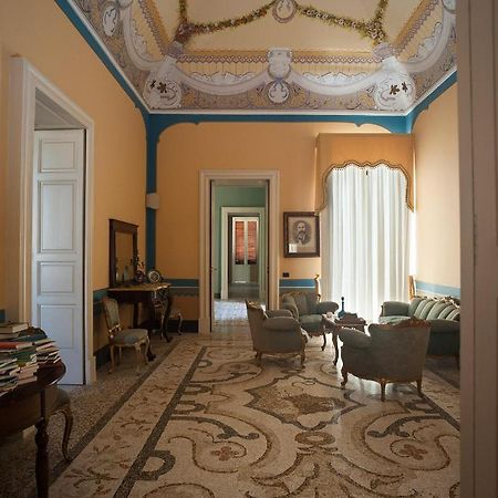 Bed and Breakfast Palazzo Francesco Grassi Aradeo Exterior foto