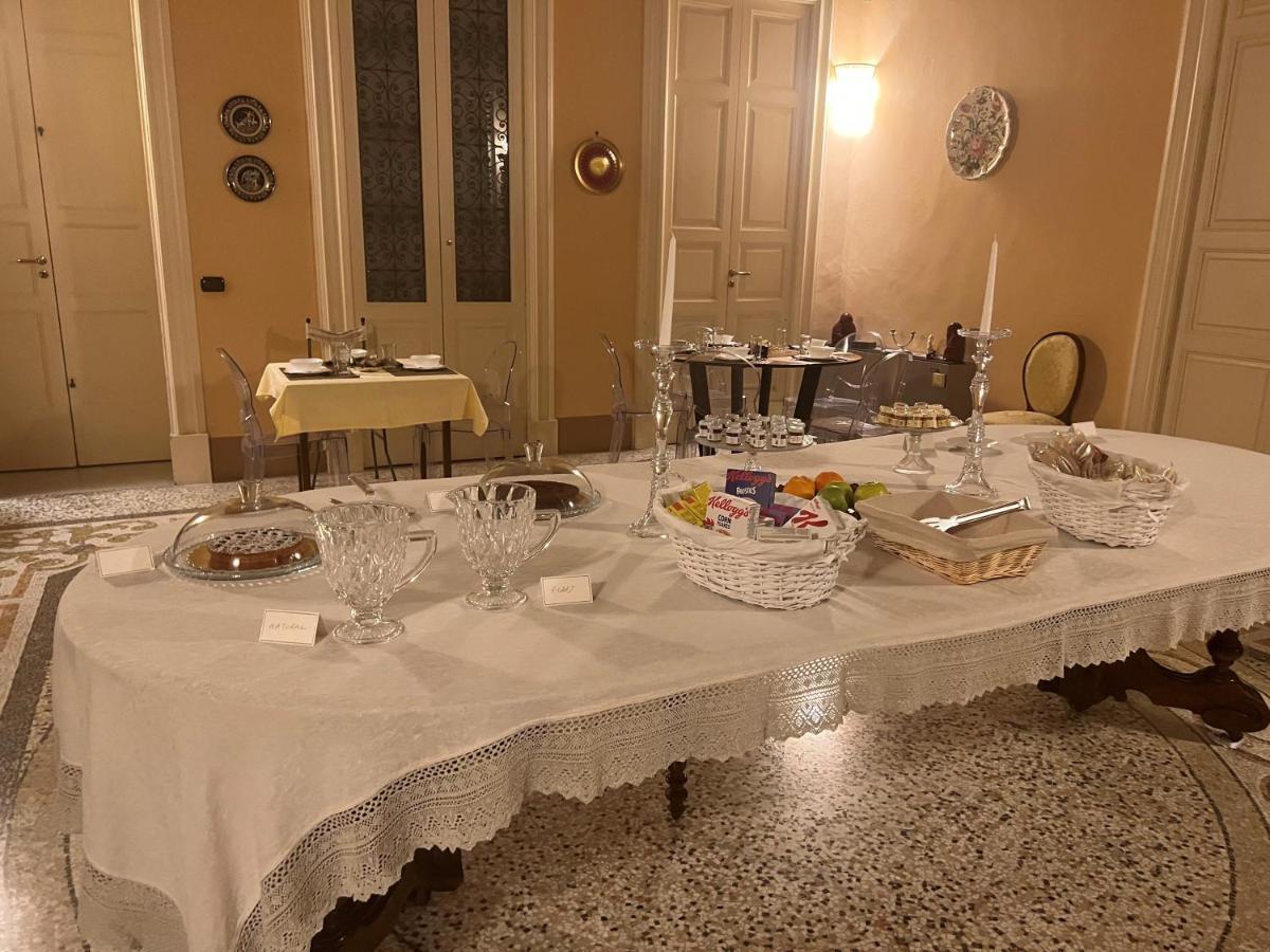 Bed and Breakfast Palazzo Francesco Grassi Aradeo Exterior foto