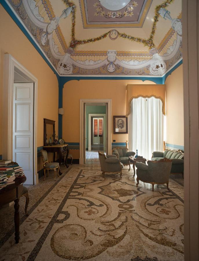 Bed and Breakfast Palazzo Francesco Grassi Aradeo Exterior foto